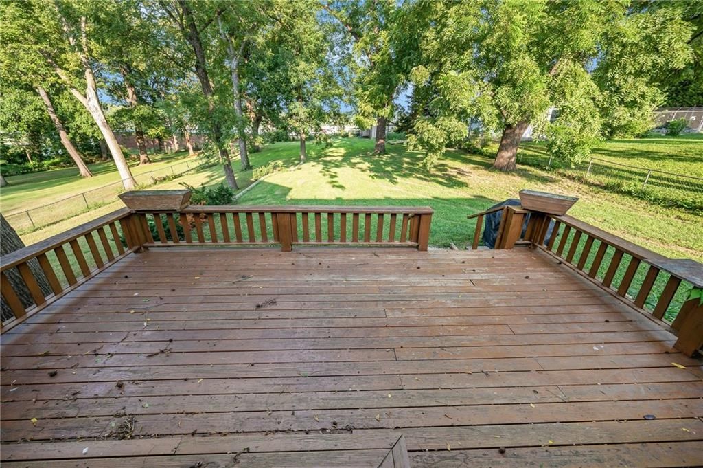 Photo 24 of 27 - 2604 S 74th Street