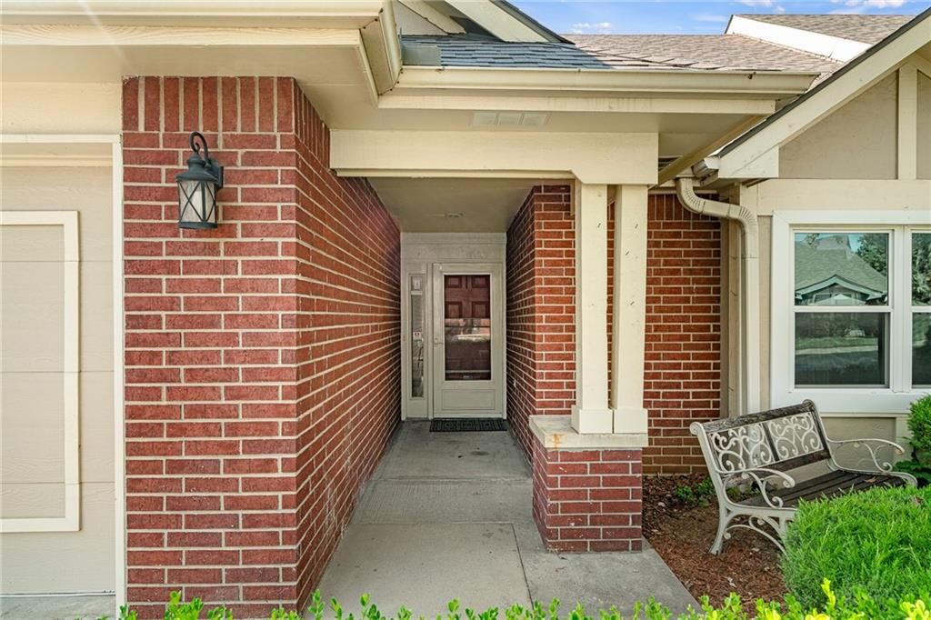 Photo 5 of 29 - 781 N Somerset Terrace