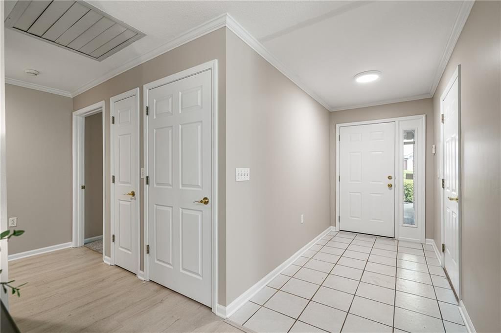 Photo 6 of 29 - 781 N Somerset Terrace