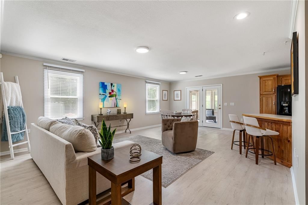 Photo 7 of 29 - 781 N Somerset Terrace