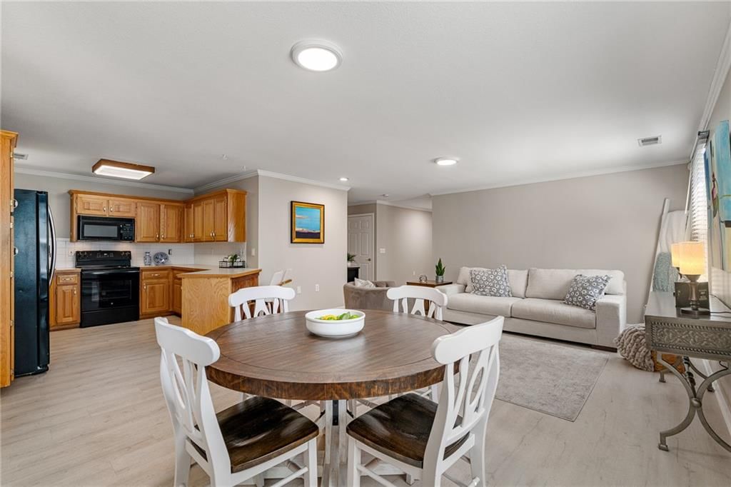 Photo 9 of 29 - 781 N Somerset Terrace