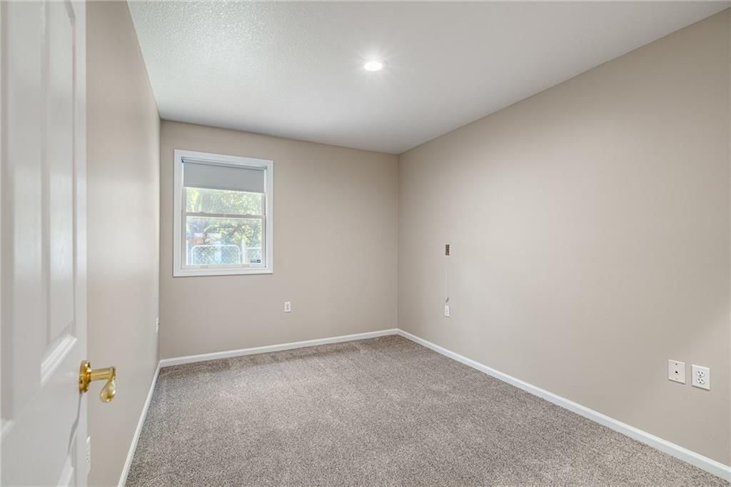 Photo 18 of 29 - 781 N Somerset Terrace