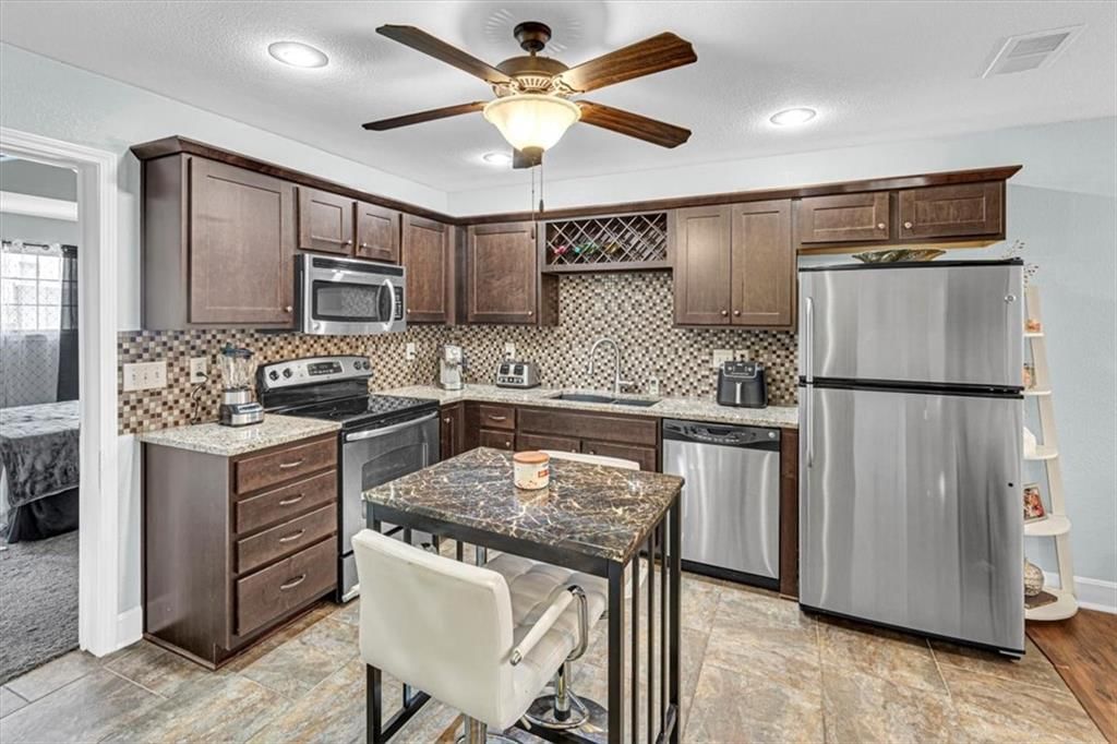 Photo 13 of 27 - 15436 NW 124th Street