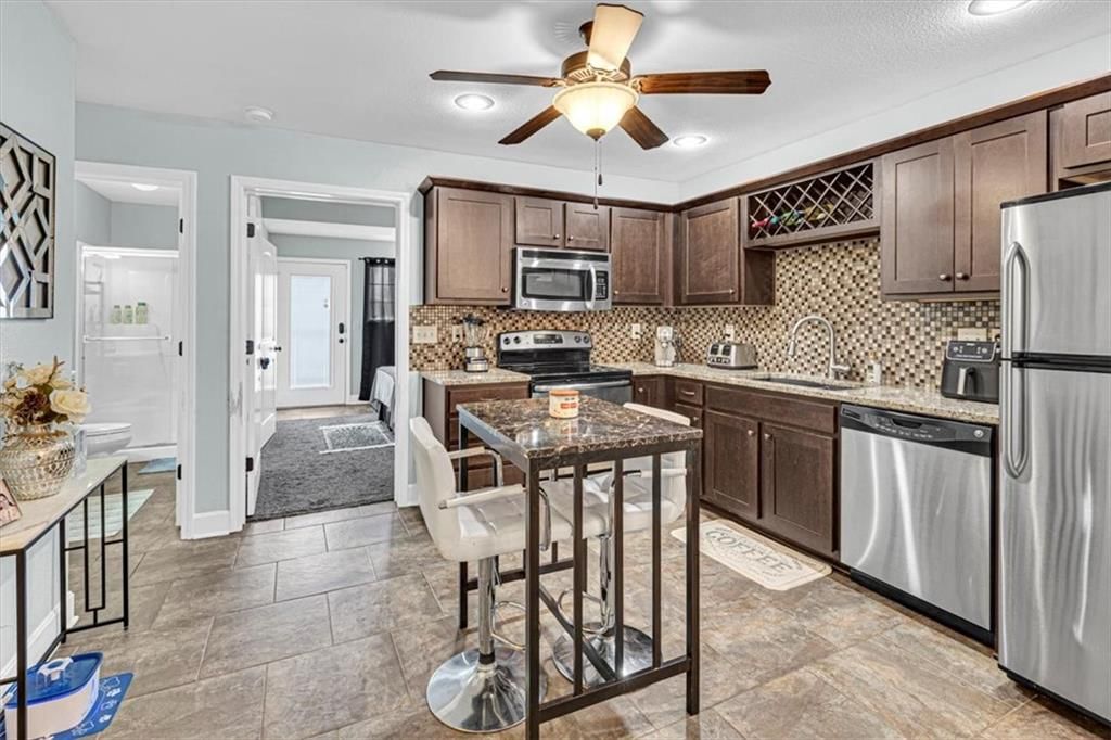 Photo 16 of 27 - 15436 NW 124th Street