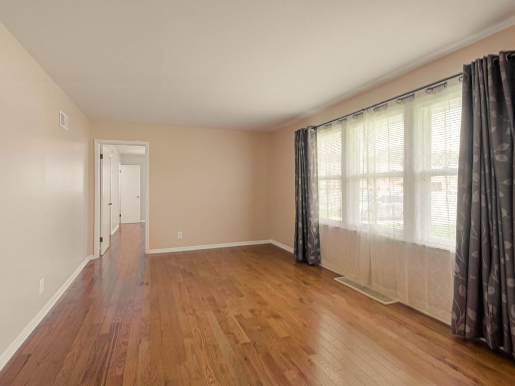 Photo 5 of 27 - 805 NE 72nd Street