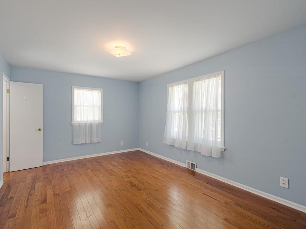 Photo 11 of 27 - 805 NE 72nd Street