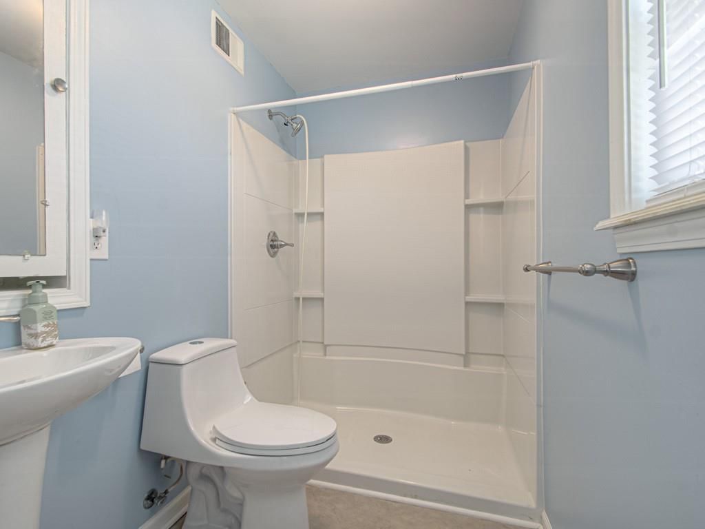 Photo 14 of 27 - 805 NE 72nd Street