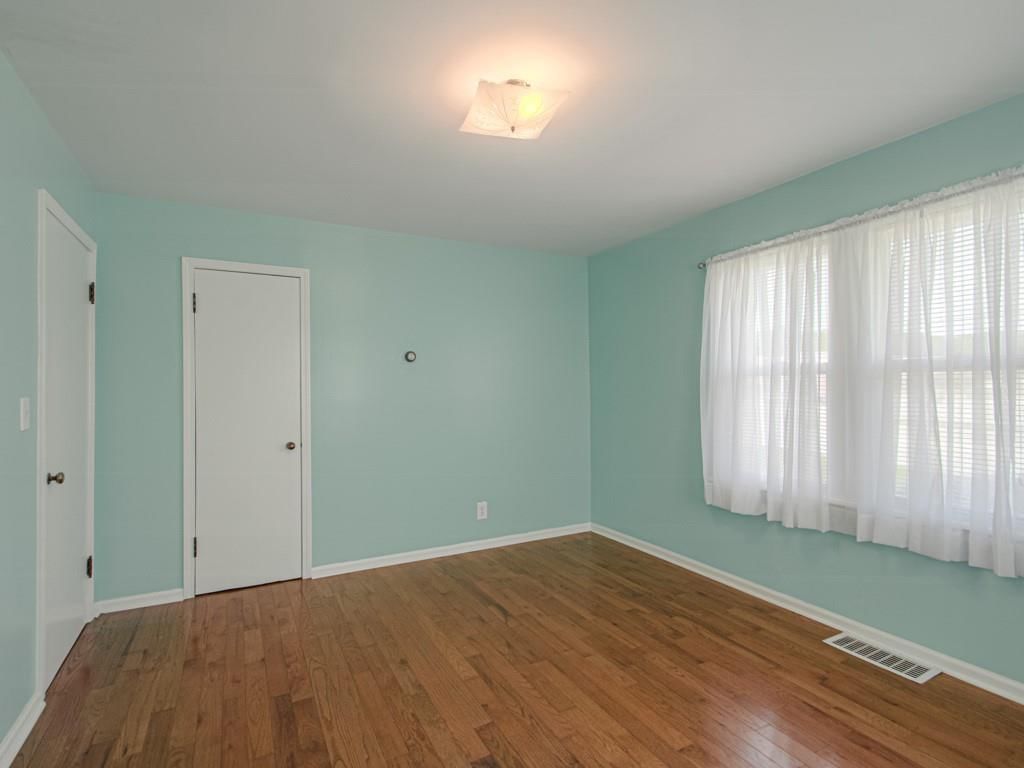 Photo 16 of 27 - 805 NE 72nd Street