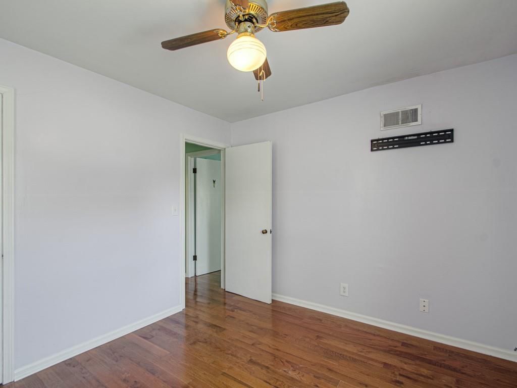 Photo 18 of 27 - 805 NE 72nd Street