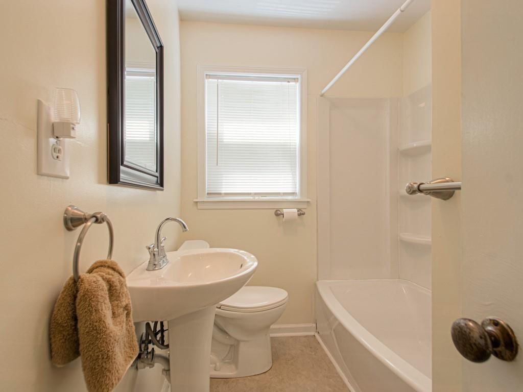 Photo 19 of 27 - 805 NE 72nd Street