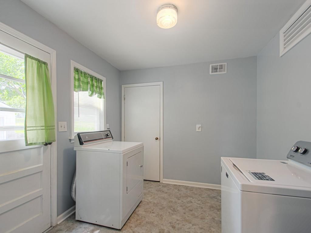 Photo 20 of 27 - 805 NE 72nd Street