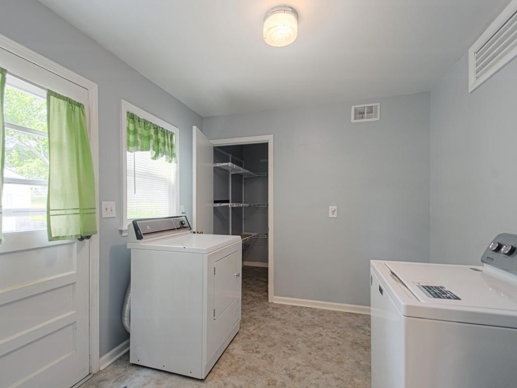 Photo 21 of 27 - 805 NE 72nd Street