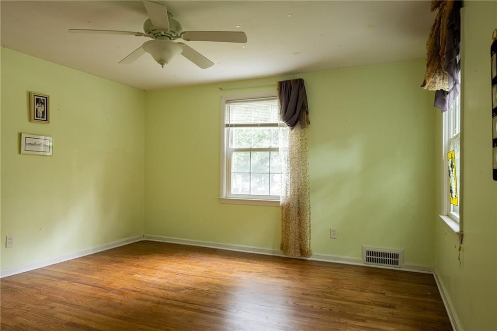 Photo 15 of 18 - 2207 W 79th Terrace