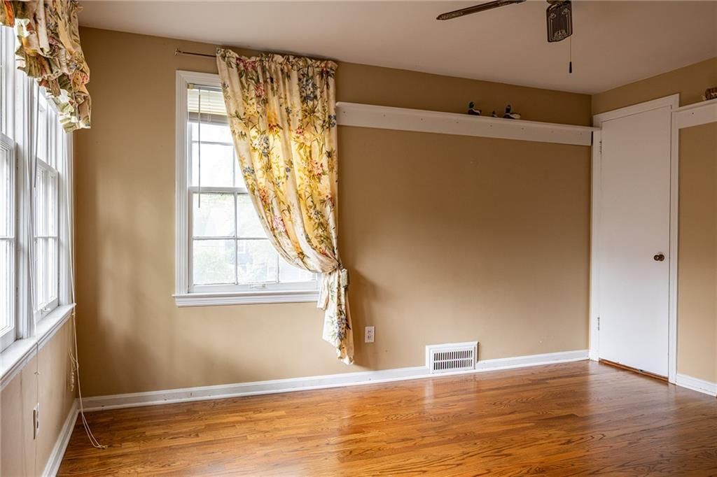 Photo 16 of 18 - 2207 W 79th Terrace