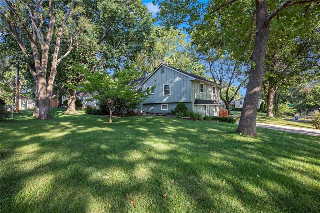 Photo 27 of 28 - 10503 W 97th Terrace