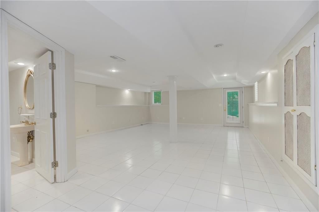 8209 N Revere Court — photo 27