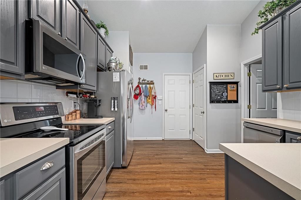 Photo 16 of 35 - 15149 W 157th Terrace
