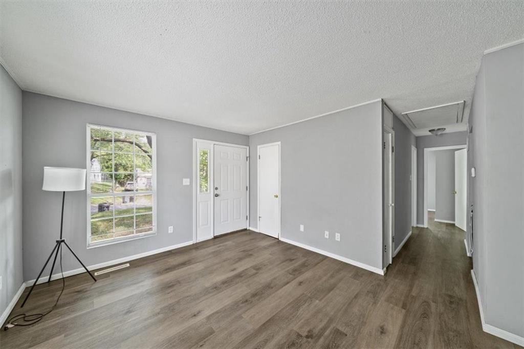Photo 5 of 29 - 4913 Alma Avenue
