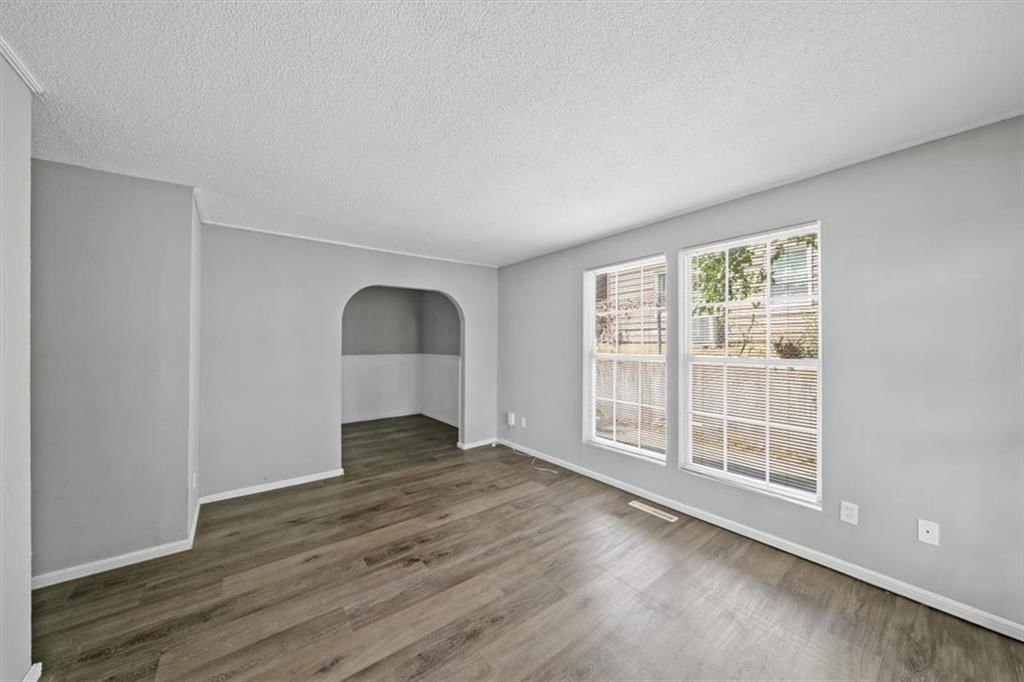 Photo 6 of 29 - 4913 Alma Avenue