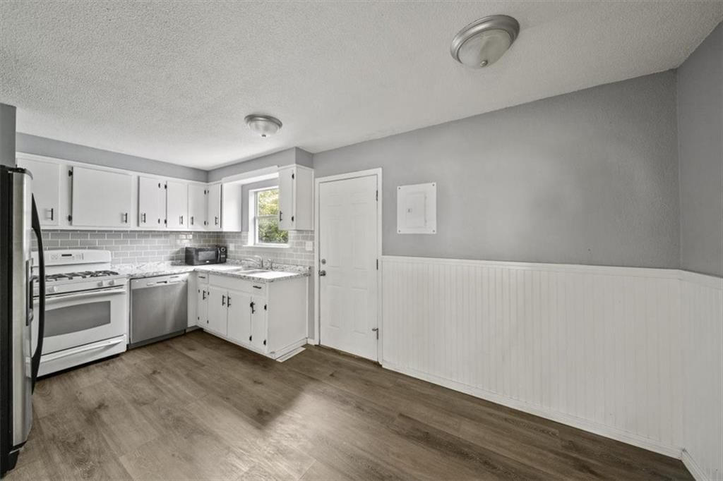 Photo 8 of 29 - 4913 Alma Avenue
