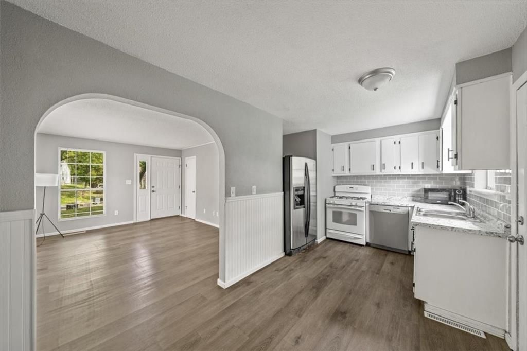 Photo 9 of 29 - 4913 Alma Avenue