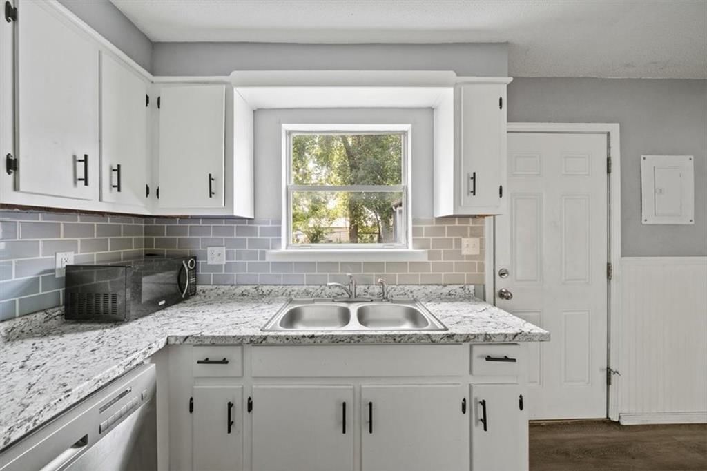 Photo 13 of 29 - 4913 Alma Avenue