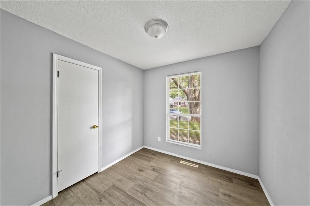 Photo 16 of 29 - 4913 Alma Avenue