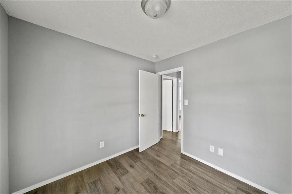 Photo 17 of 29 - 4913 Alma Avenue