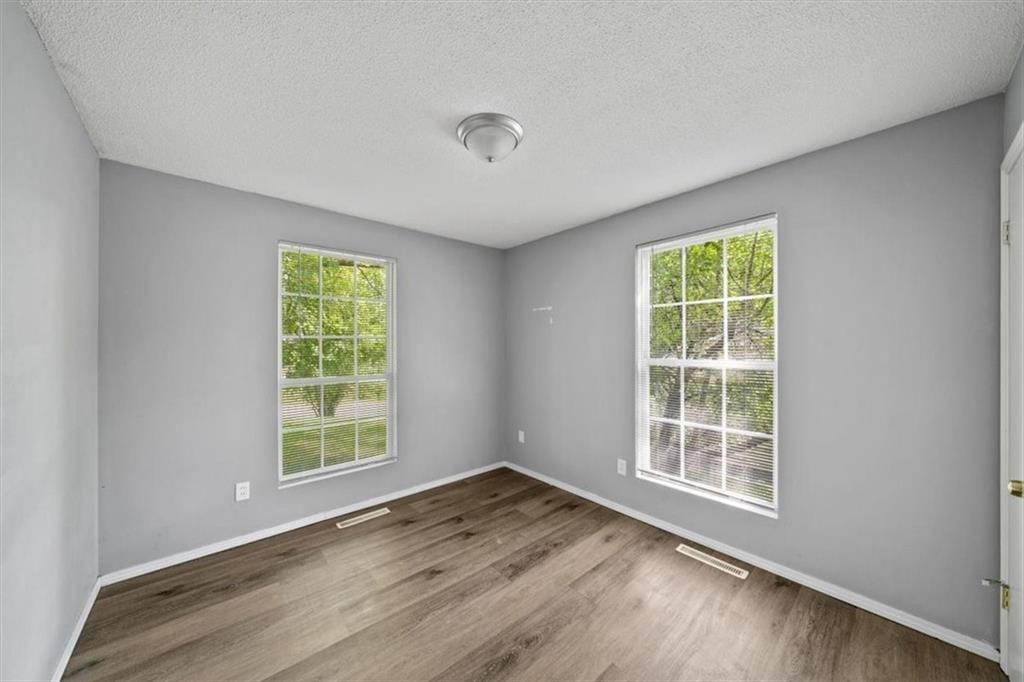 Photo 18 of 29 - 4913 Alma Avenue