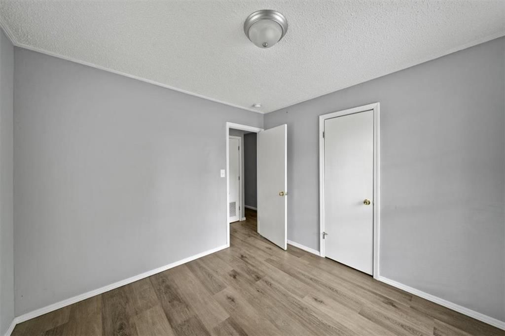 Photo 21 of 29 - 4913 Alma Avenue
