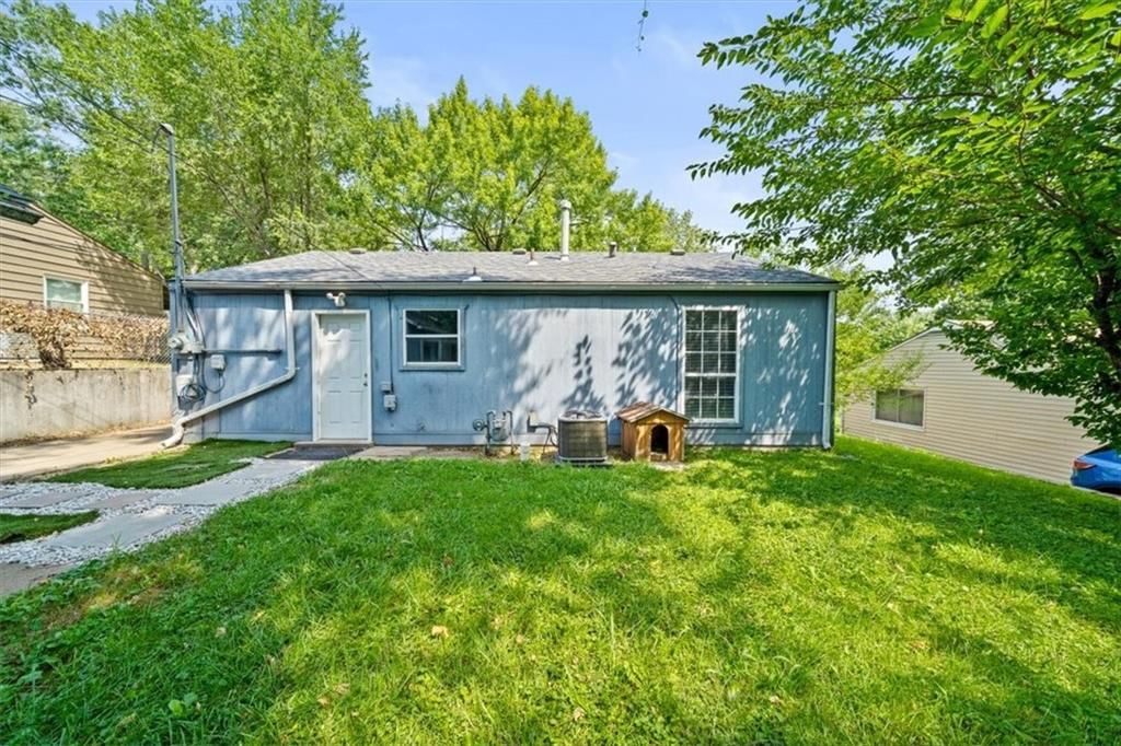 Photo 24 of 29 - 4913 Alma Avenue