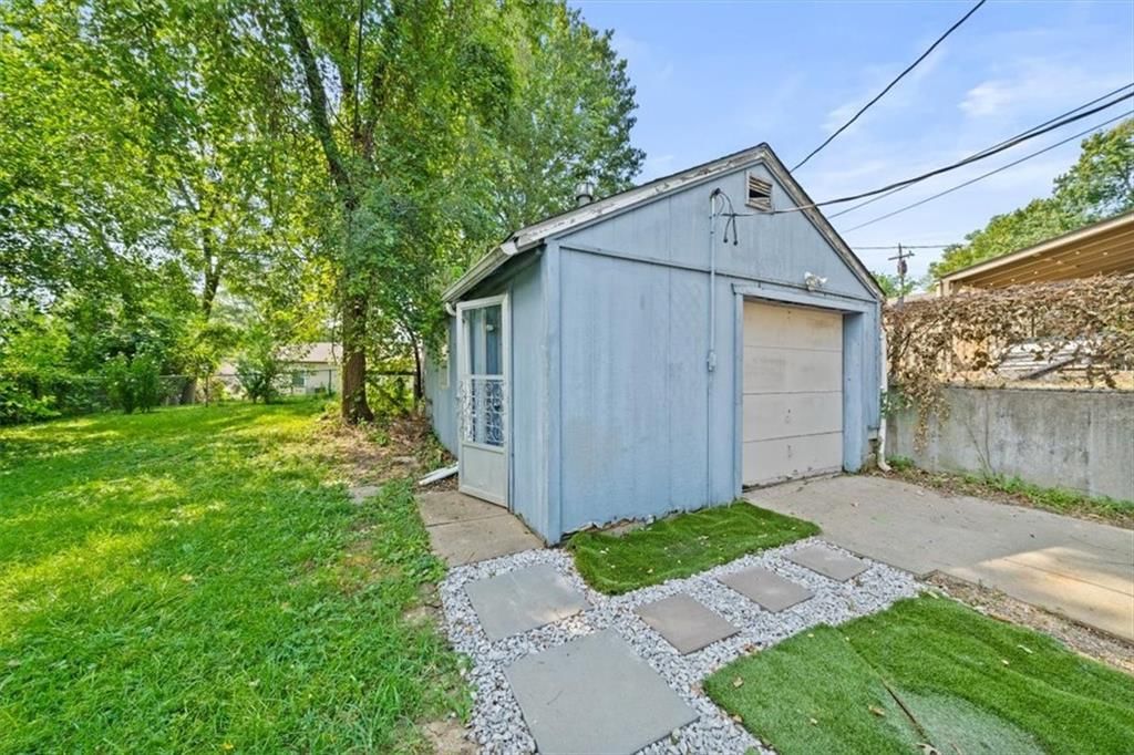 Photo 25 of 29 - 4913 Alma Avenue