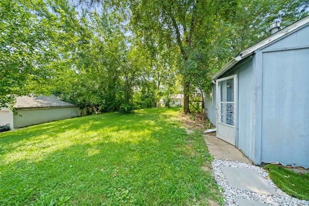 Photo 26 of 29 - 4913 Alma Avenue