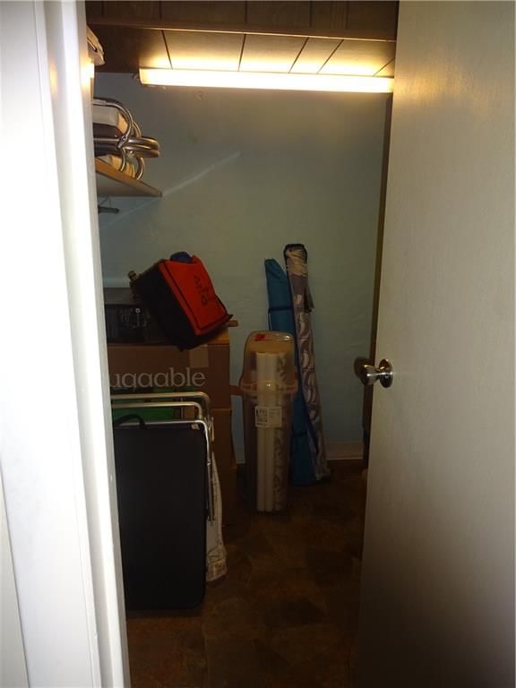 619 W Oak Street — photo 28