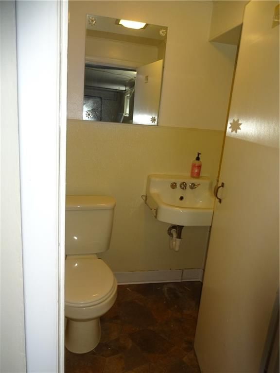 619 W Oak Street — photo 33