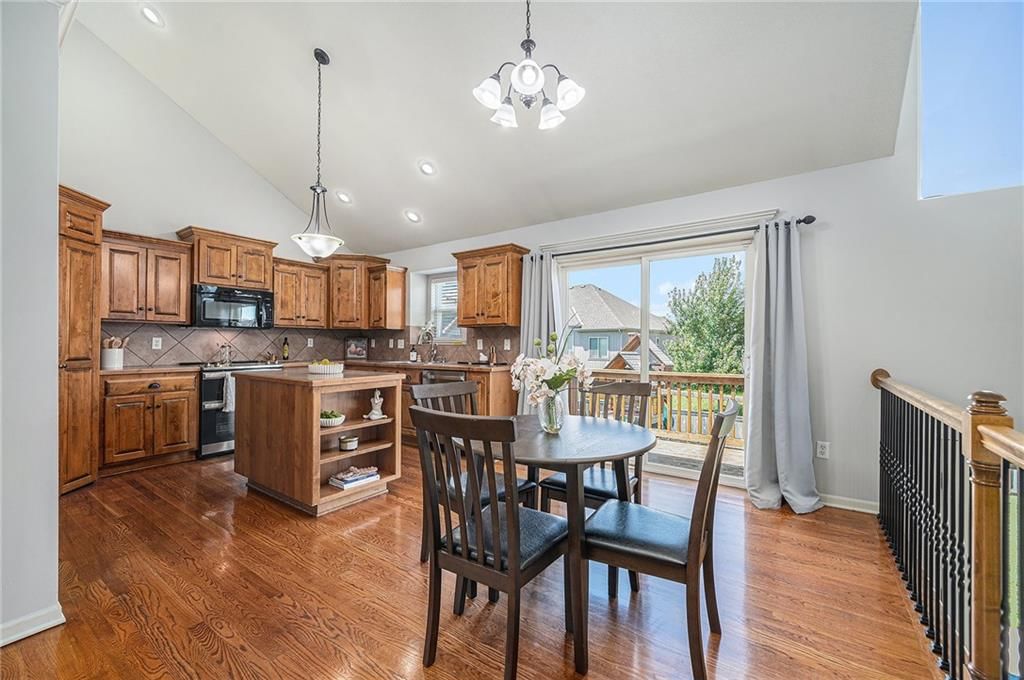 Photo 9 of 27 - 2304 W Piatt Lane