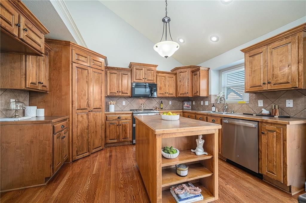 Photo 10 of 27 - 2304 W Piatt Lane