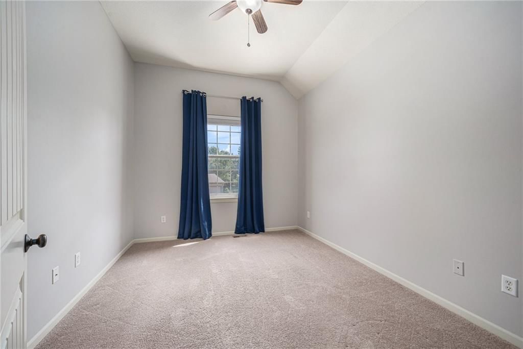 Photo 18 of 27 - 2304 W Piatt Lane