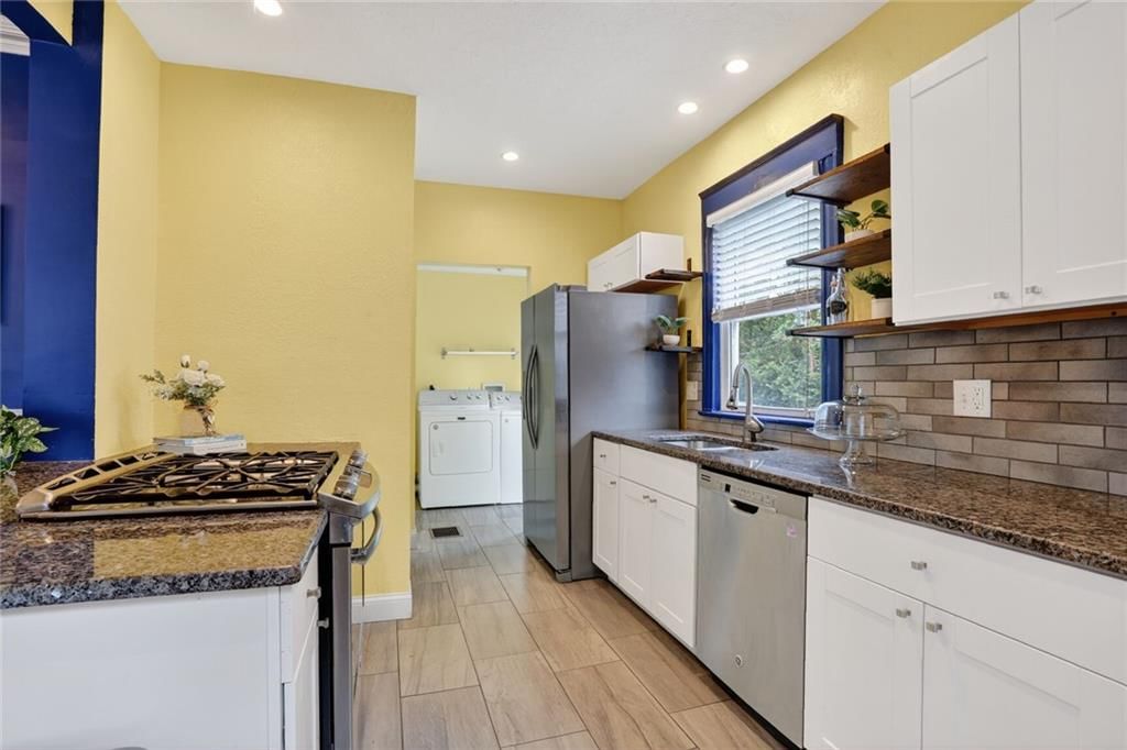 Photo 8 of 26 - 4217 Campbell Street