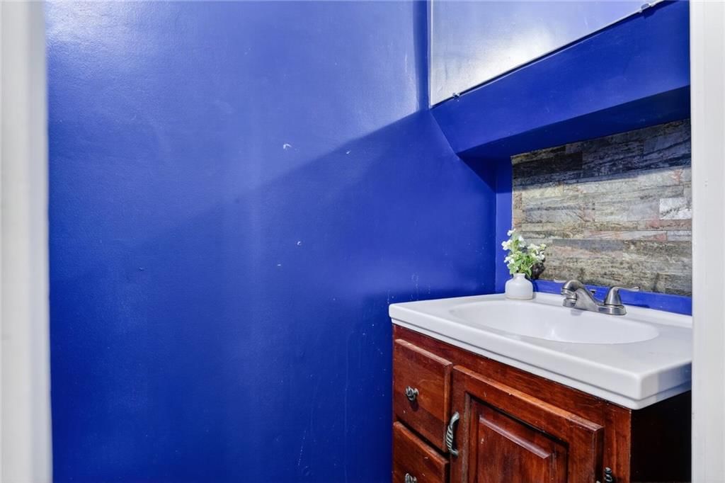 Photo 14 of 26 - 4217 Campbell Street