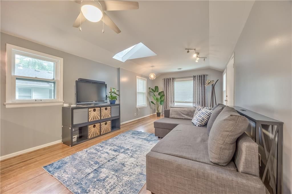 Photo 8 of 20 - 8310 Jarboe Street