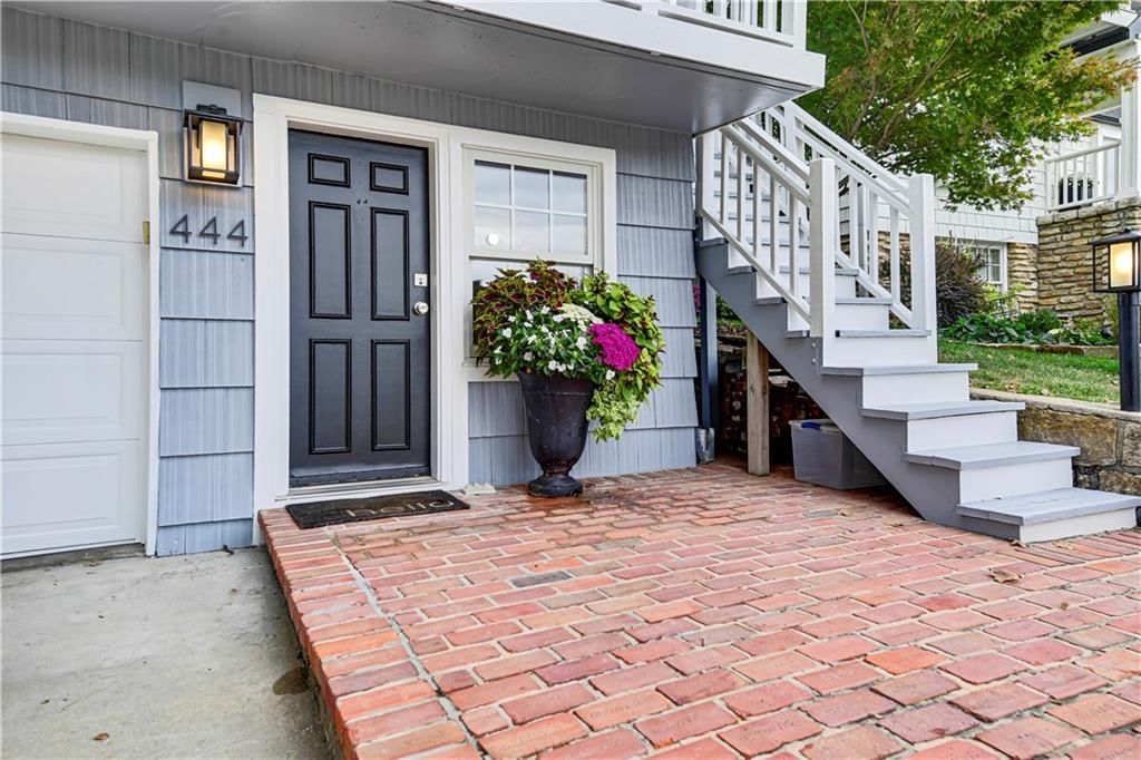 444 Lakeshore West Street — photo 3