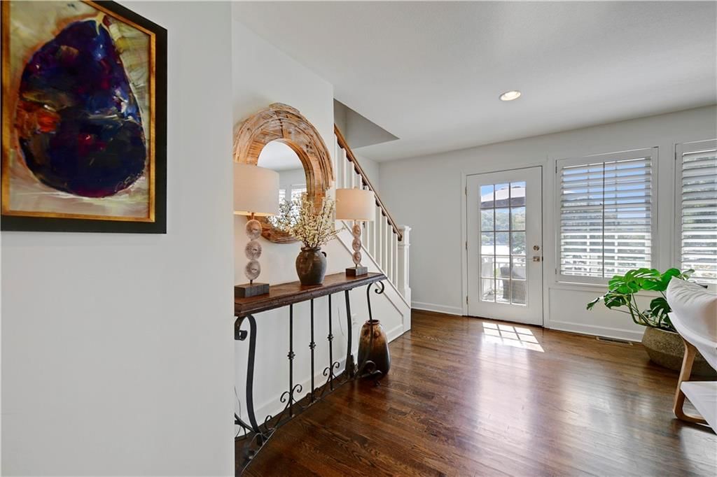 444 Lakeshore West Street — photo 8