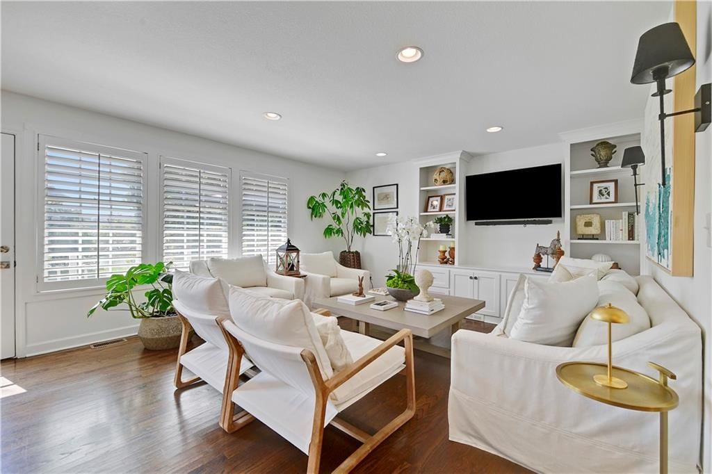 444 Lakeshore West Street — photo 9