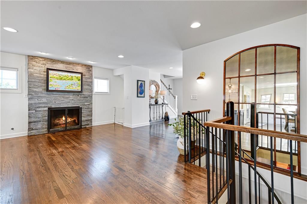 444 Lakeshore West Street — photo 14