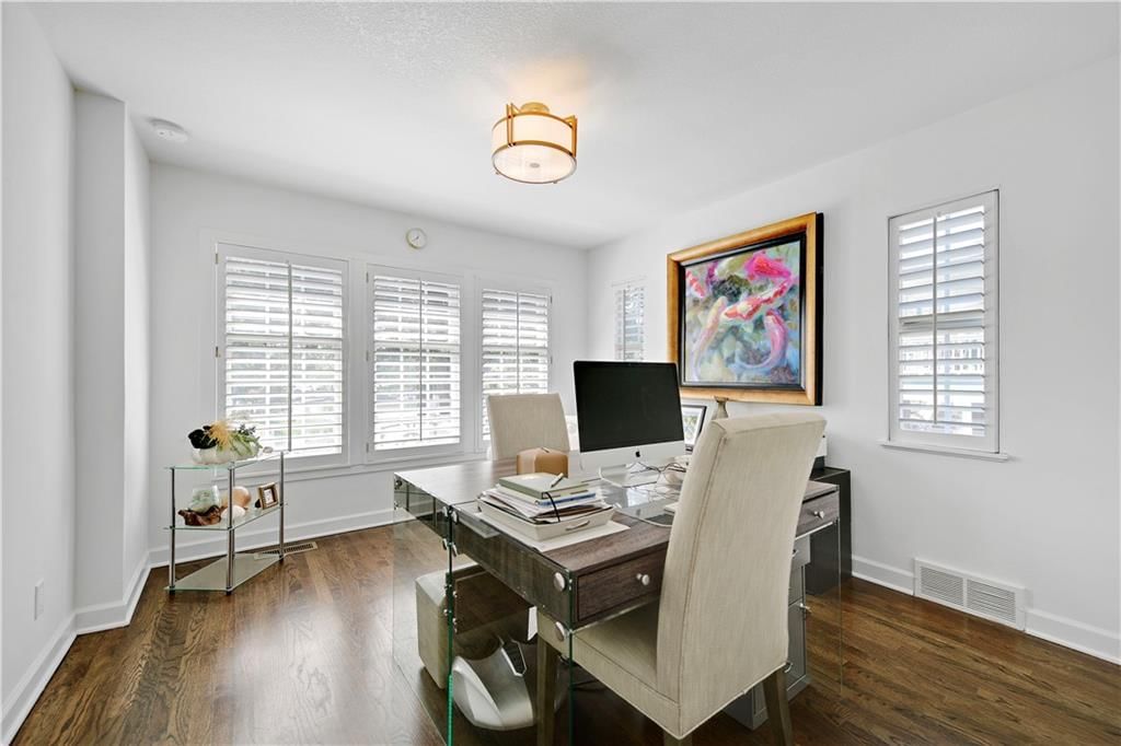444 Lakeshore West Street — photo 19