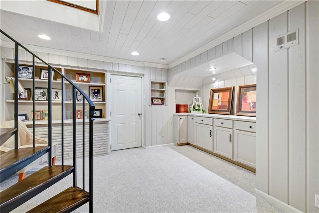 444 Lakeshore West Street — photo 22