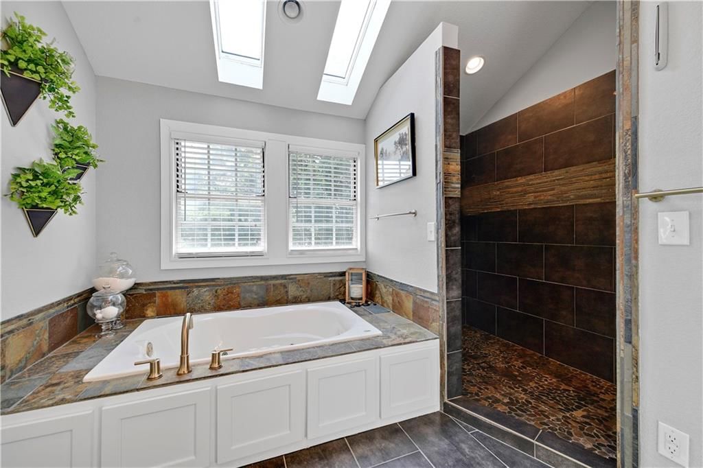 444 Lakeshore West Street — photo 32