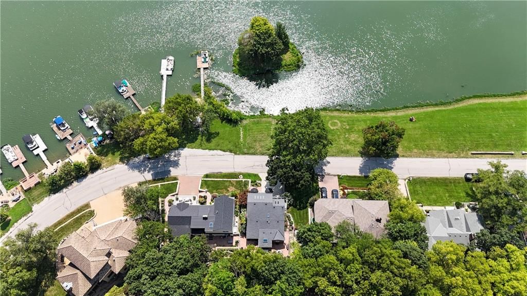 444 Lakeshore West Street — photo 40