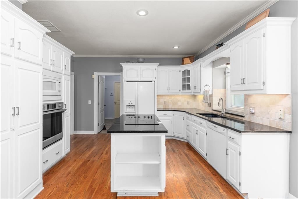 Photo 12 of 41 - 809 SW Springwater Lane